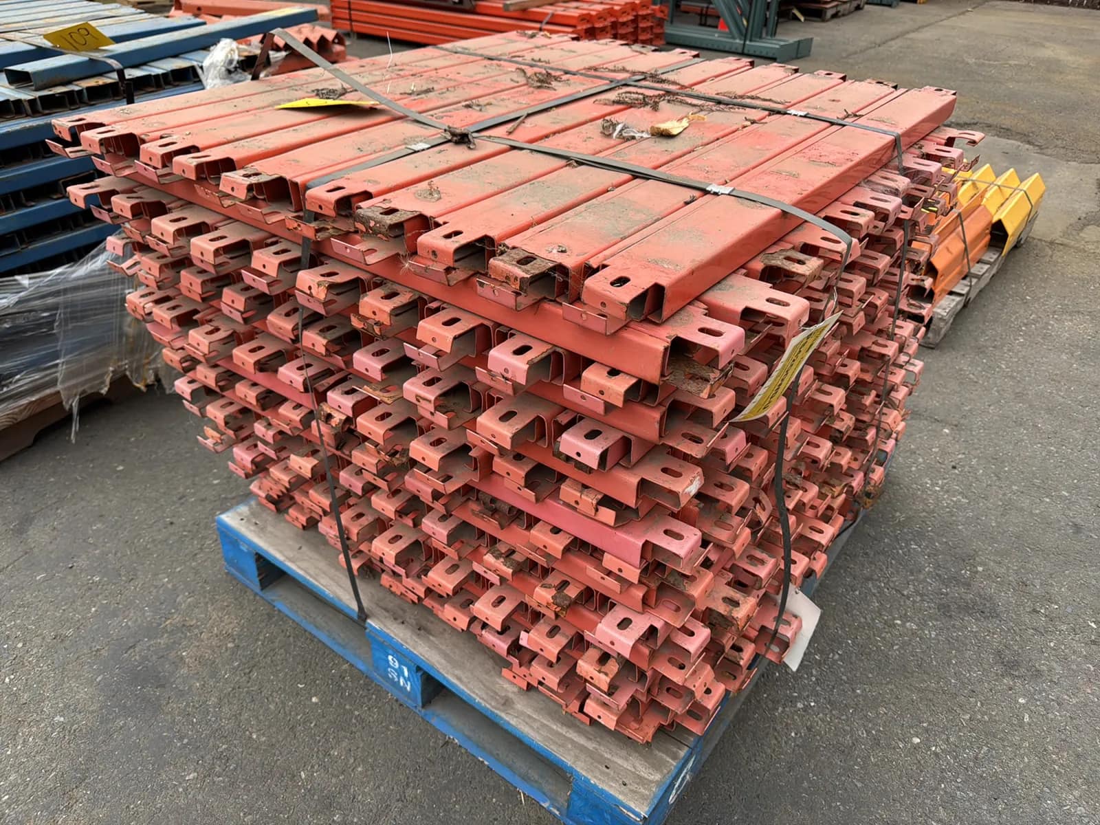 Pallet of 42” Pallet Supports, photo 2 of 4