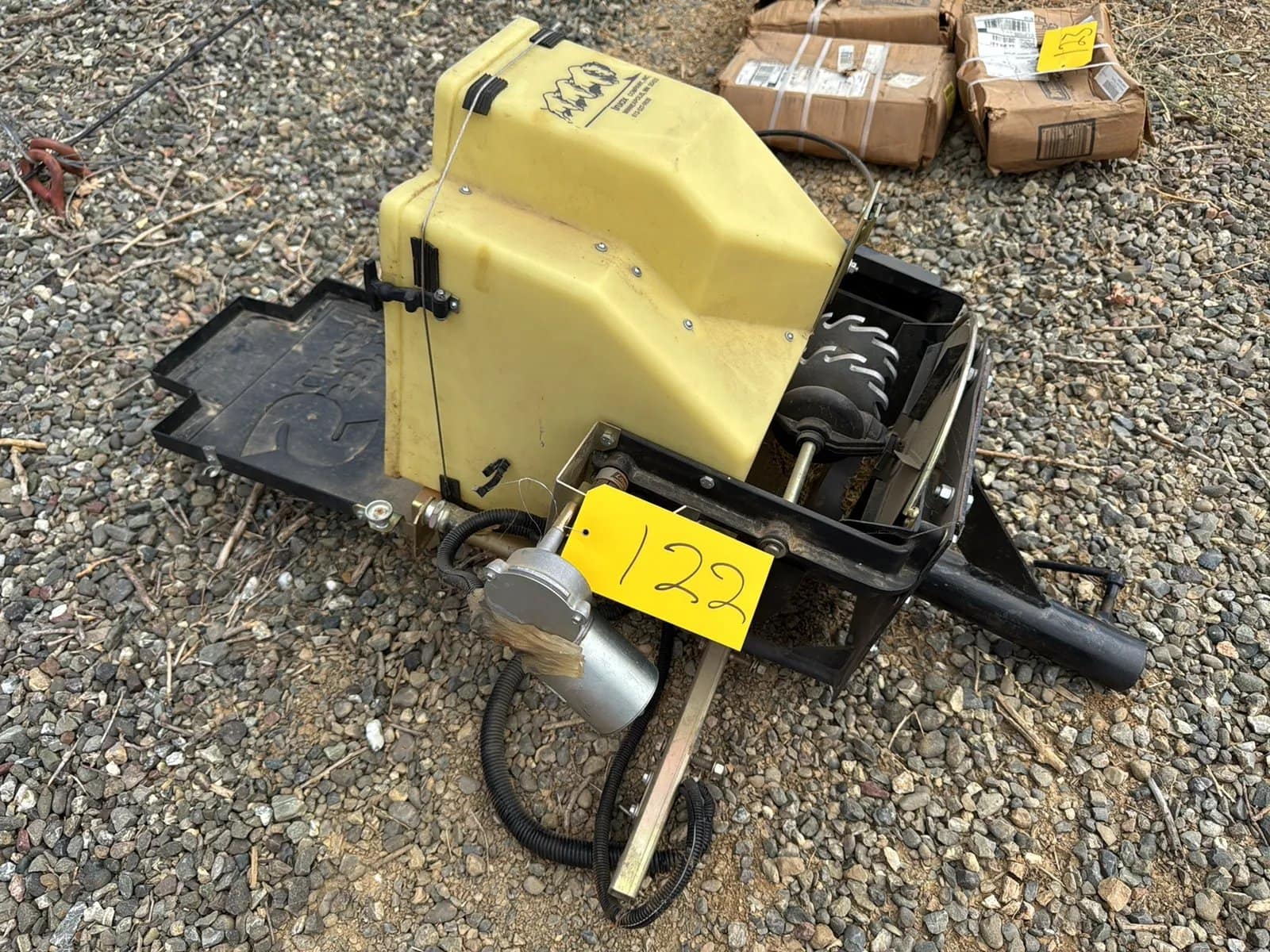 truax-seed-linger-spreader-bca305