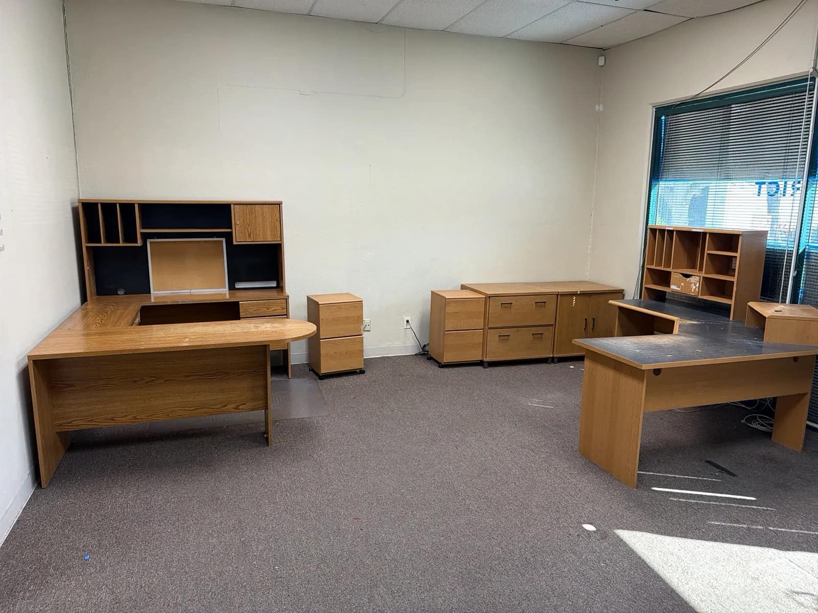 laminate-oak-l-shaped-desk-with-storage-and-shelving-unit-ab918c