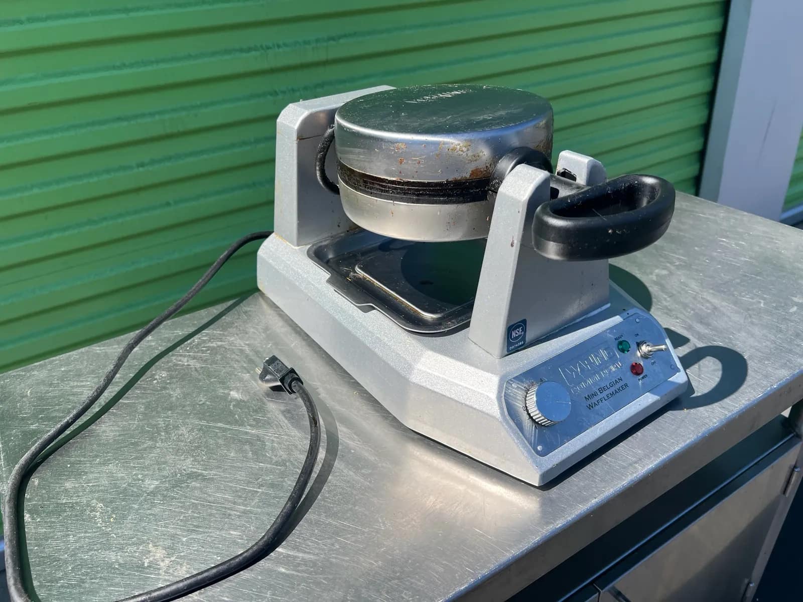 waring-commercial-mini-belgian-waffle-maker-4037c6