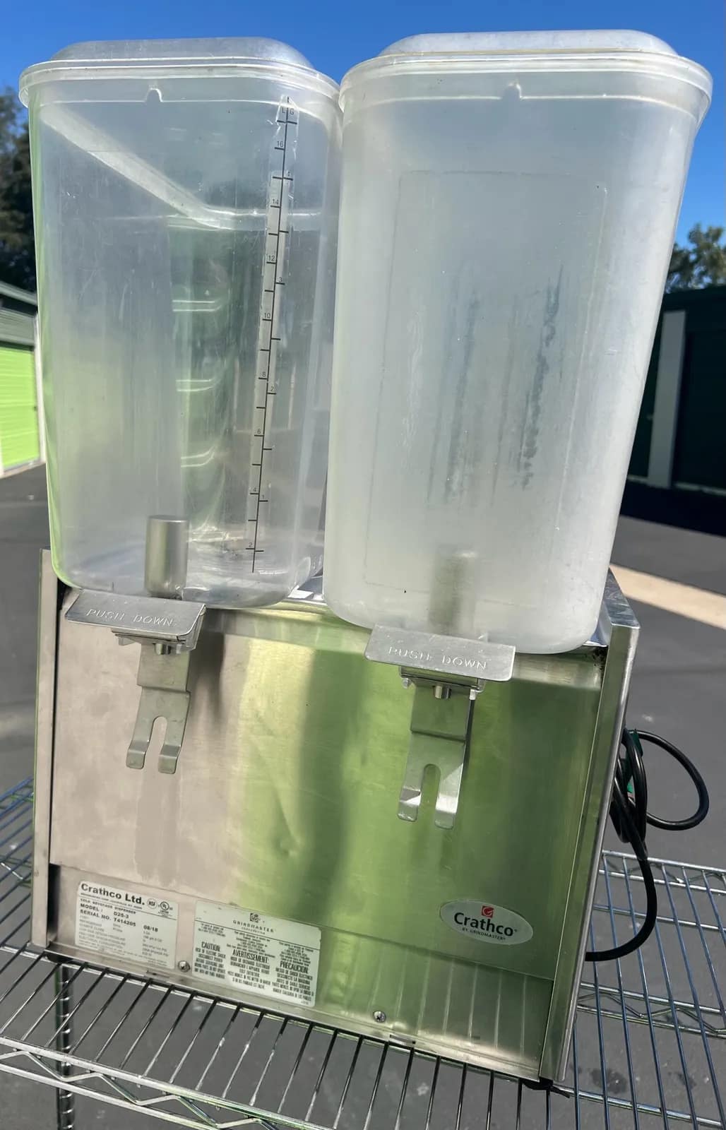 crathco-double-container-beverage-dispenser-machine-mturnxss