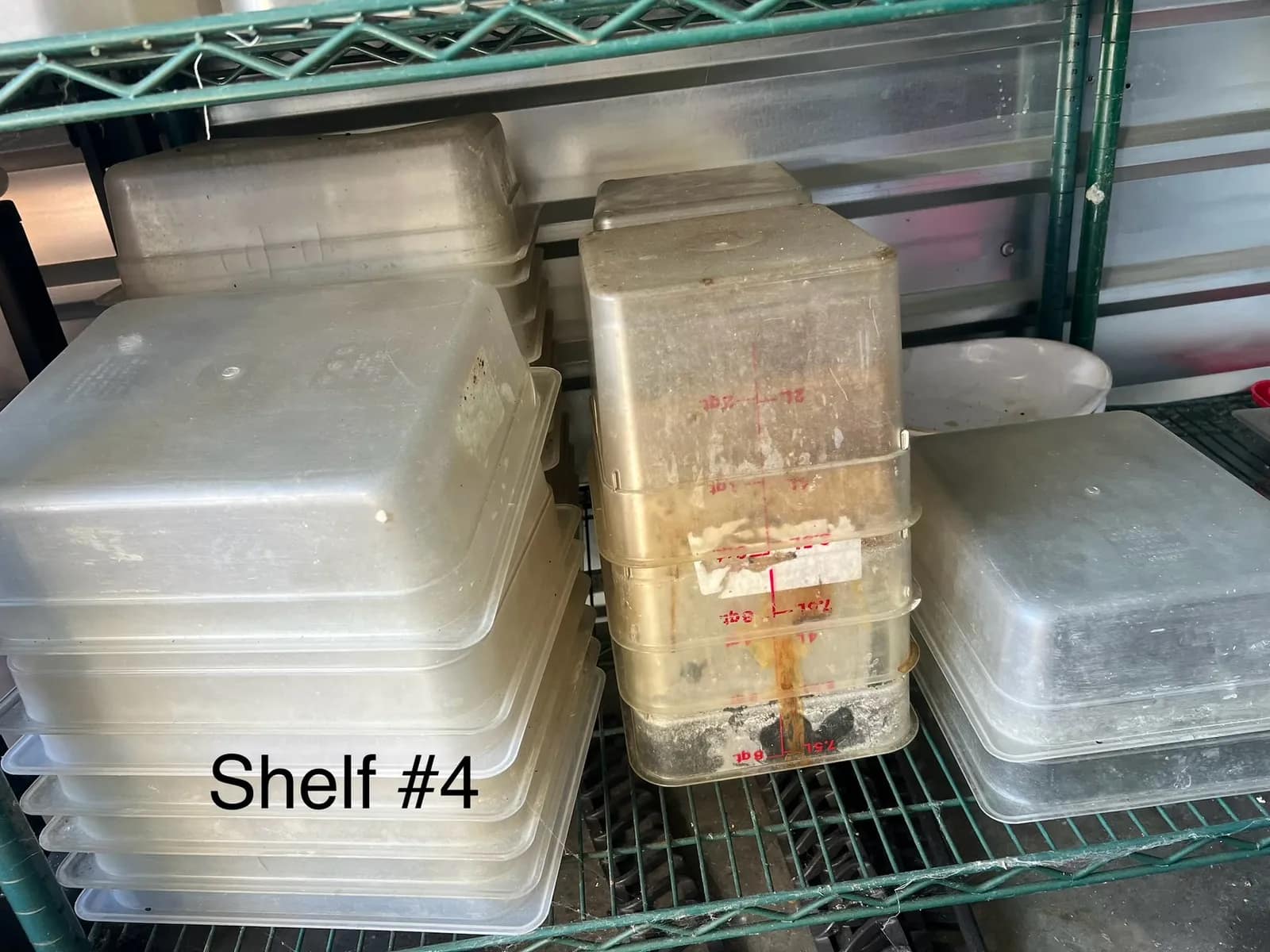 assorted-food-storage-containers-and-lids-shelf-4-7579ef