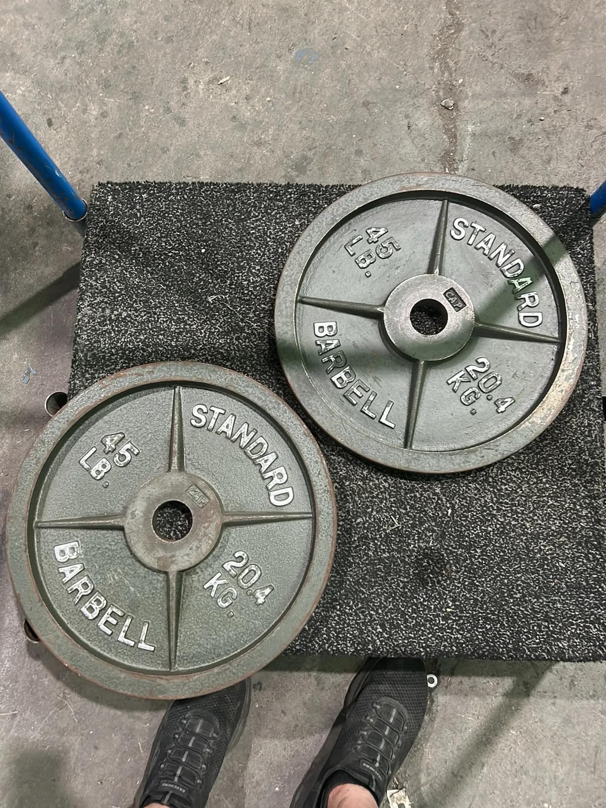 standard-barbell-45-lb-olympic-plates-dd1ffb