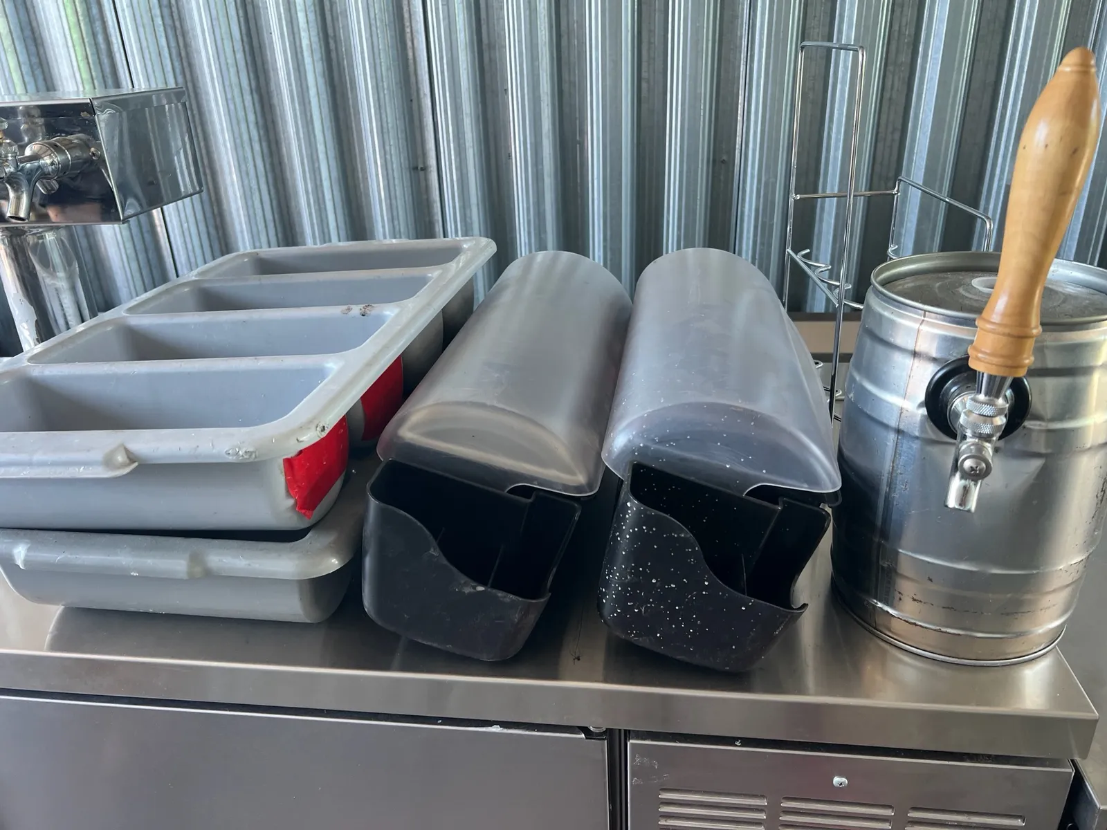commercial-bar-service-bins-and-beverage-dispenser-set-mturqt5i