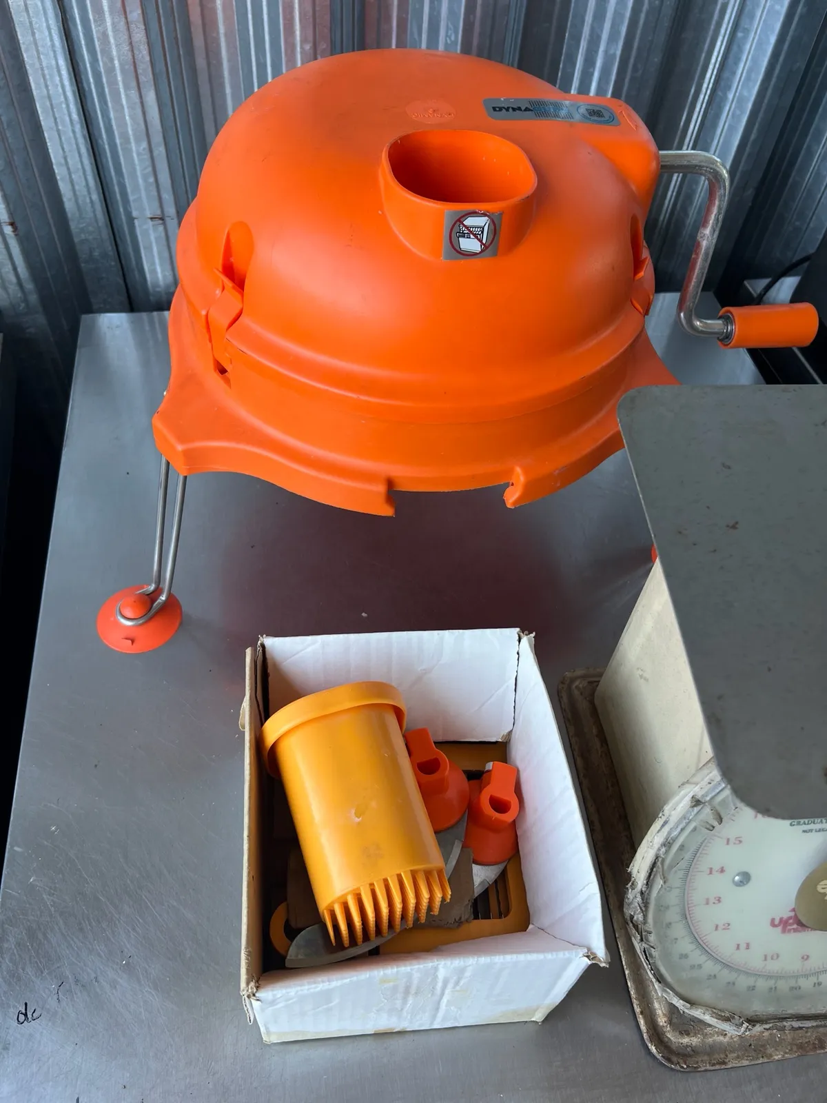 dyna-vegetable-chopper-with-accessories-and-scale-aff97f