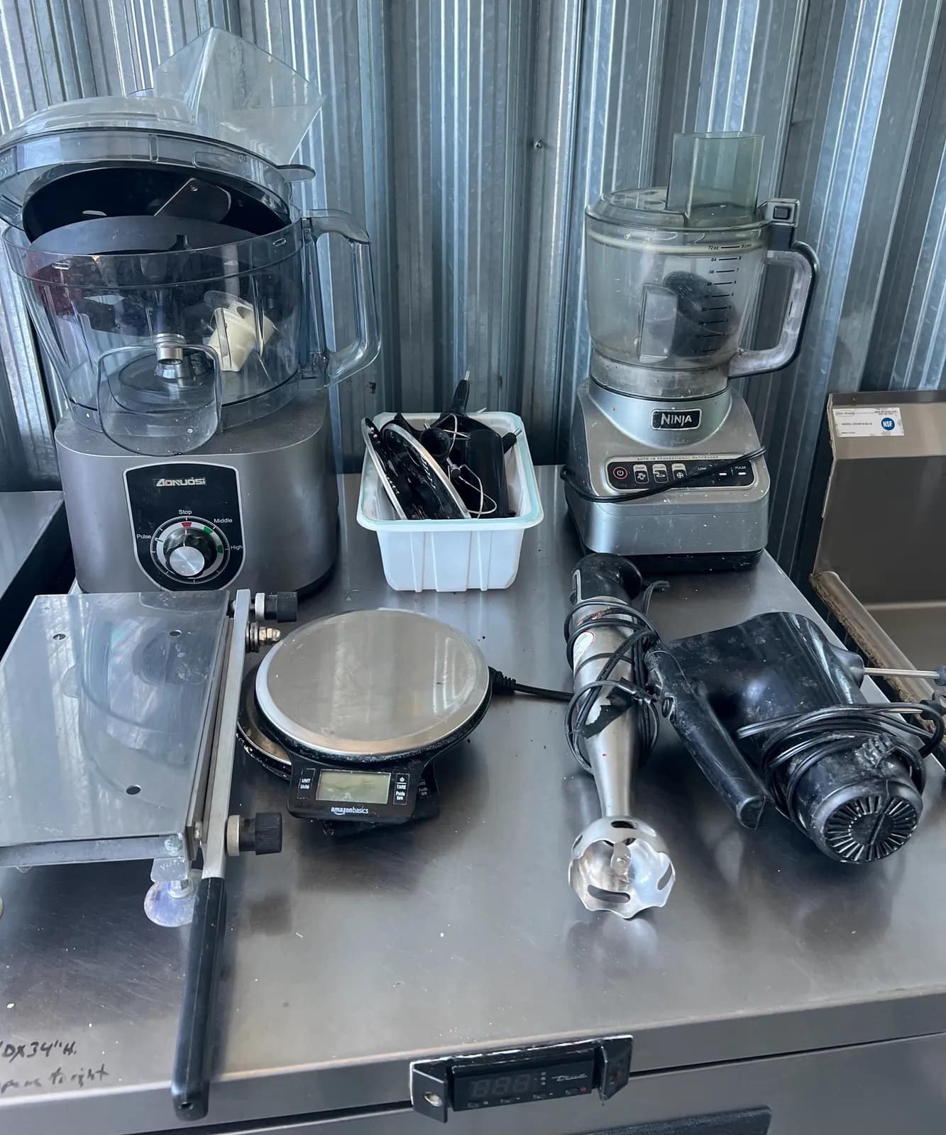 kitchen-appliances-lot-food-processor-scale-blender-slicer-mixer-16dc8c