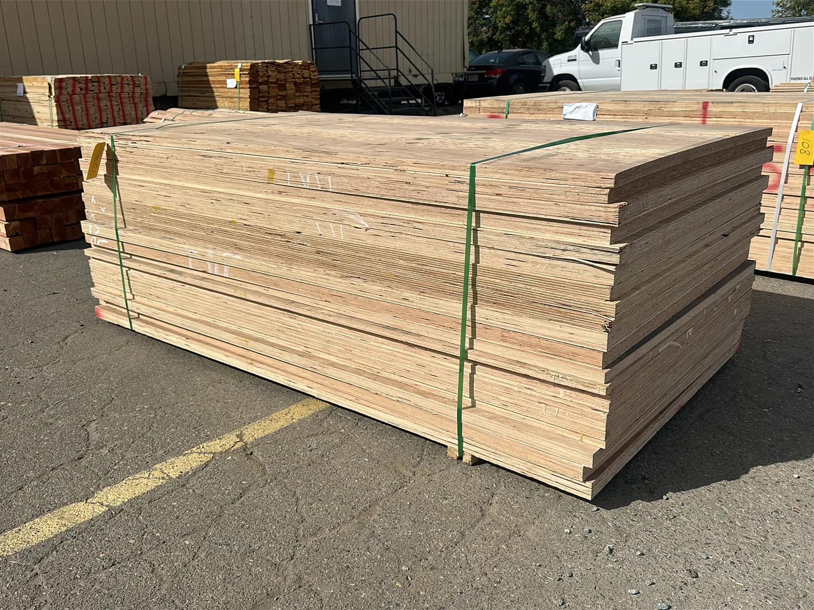 quantity-of-1-strapped-stack-of-lvl-dunnage-mu1ozljd