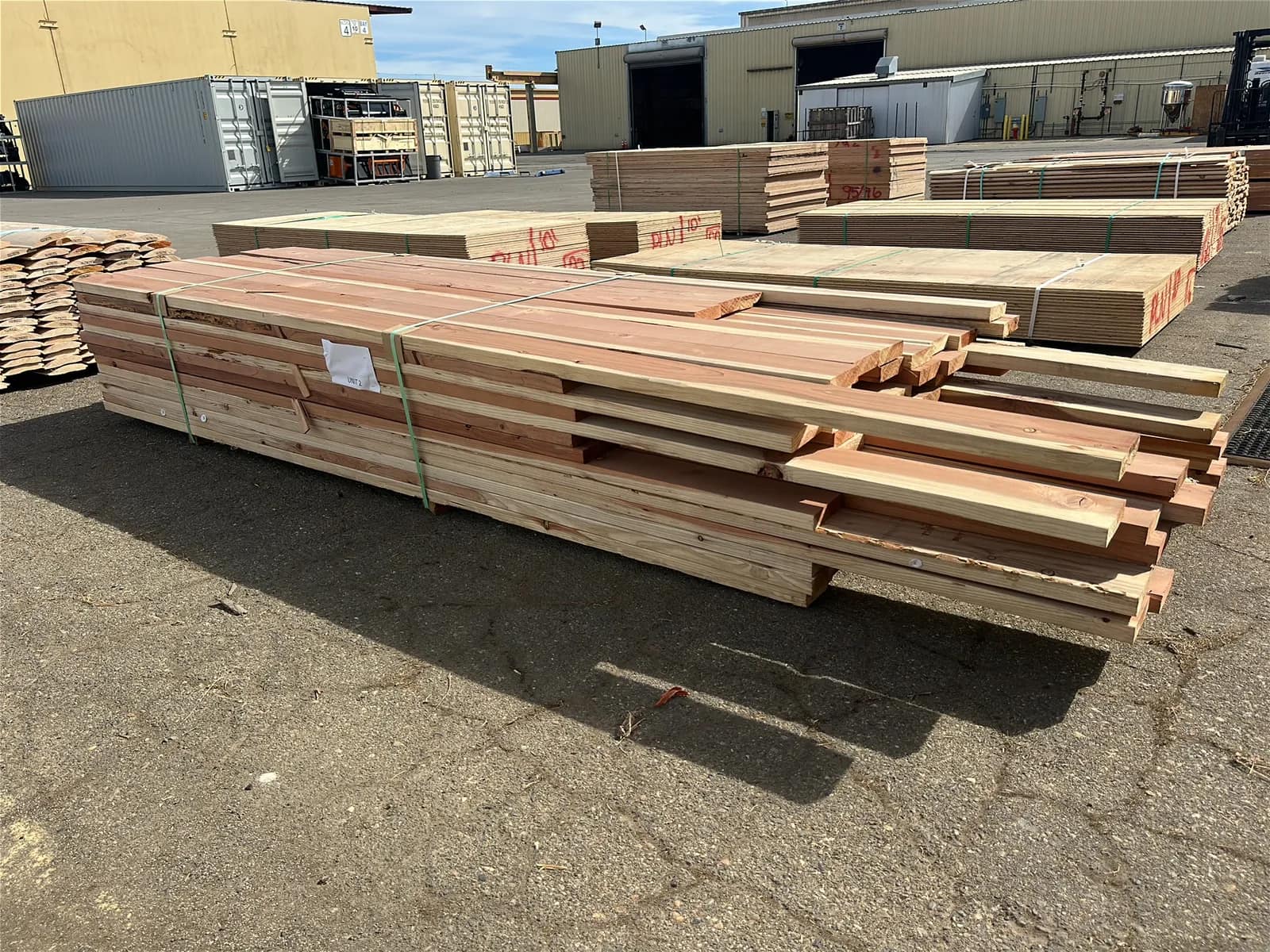 quantity-of-45-8-boards-44-10-boards-and-15-12-boards-2x6-redwood-mu1ozm0l