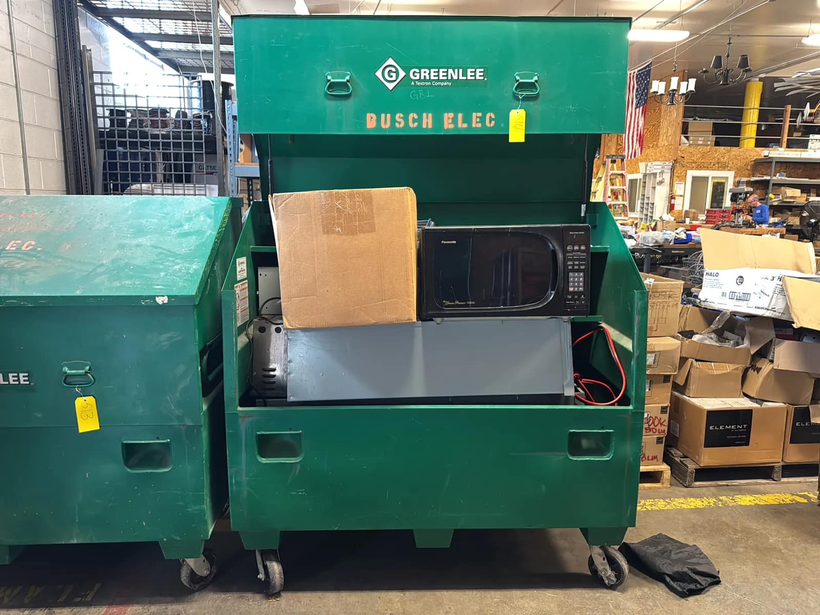 greenlee-3660-rolling-slant-top-job-chest-with-contents-lighting-brackets-microwave-jumper-cables-electrical-boxes-and-more-muecmfas