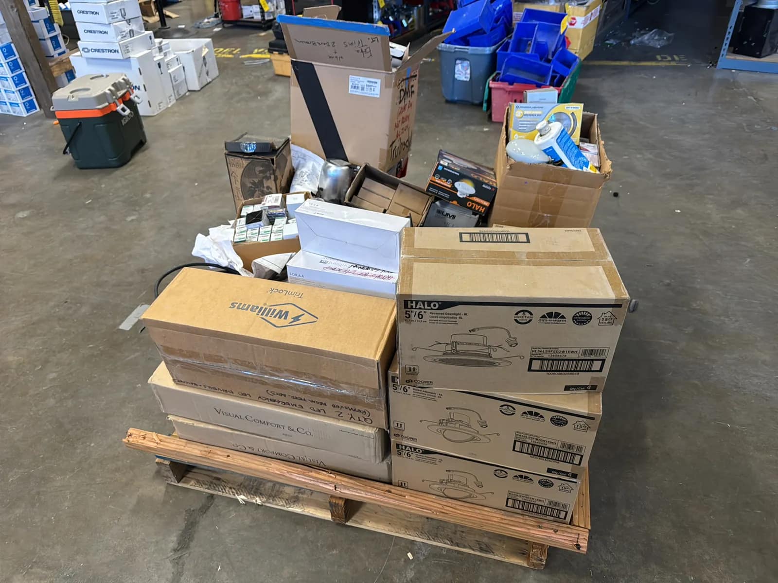 contents-of-pallet-halo-recessed-downlights-assorted-led-lights-bulbs-and-hardware-mufmsfo7