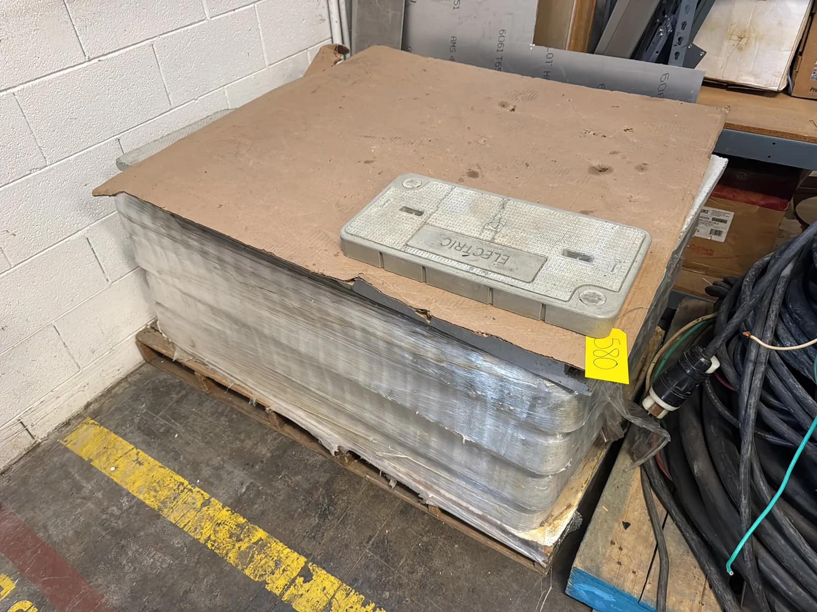 contents-of-pallet-christy-box-lids-4f5011