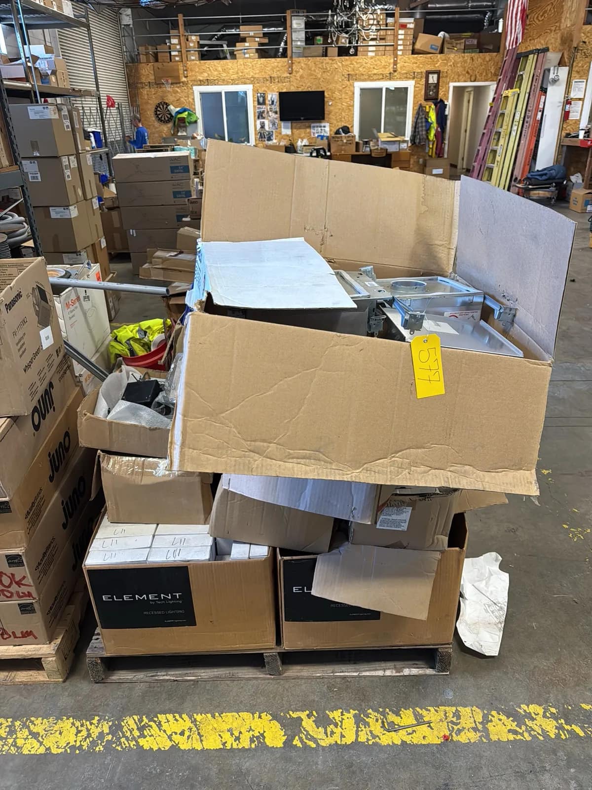 contents-of-pallet-element-recessed-lighting-halo-recessed-lighting-extension-cords-and-assorted-electrical-supply-muehdoig