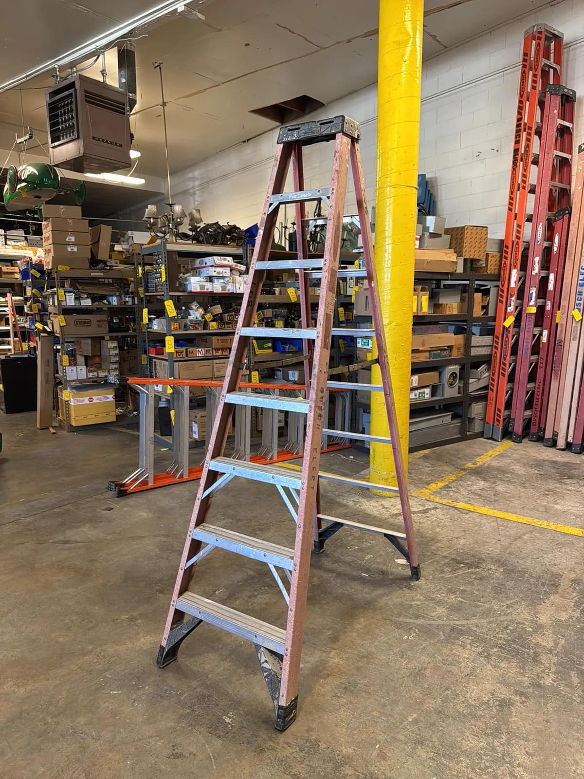 werner-8-fiberglass-ladder-387bd9