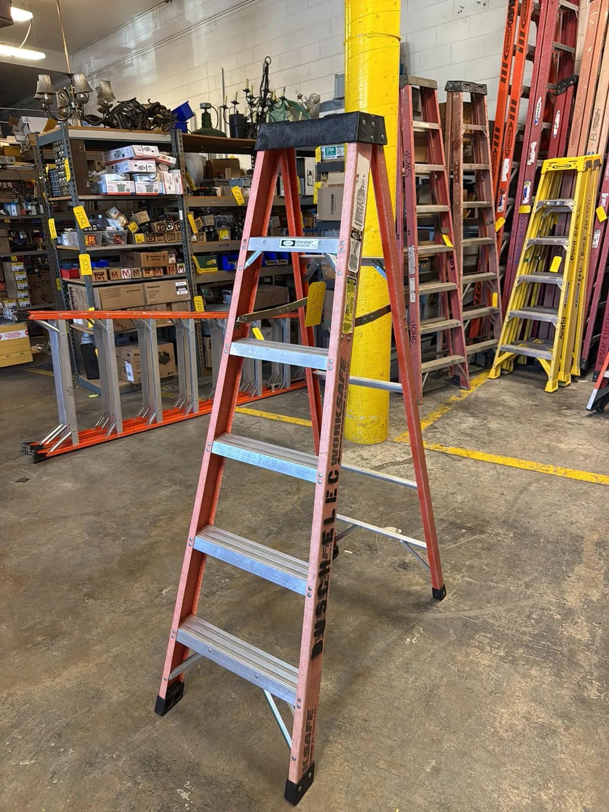 white-cap-6-fiberglass-ladder-967cb4