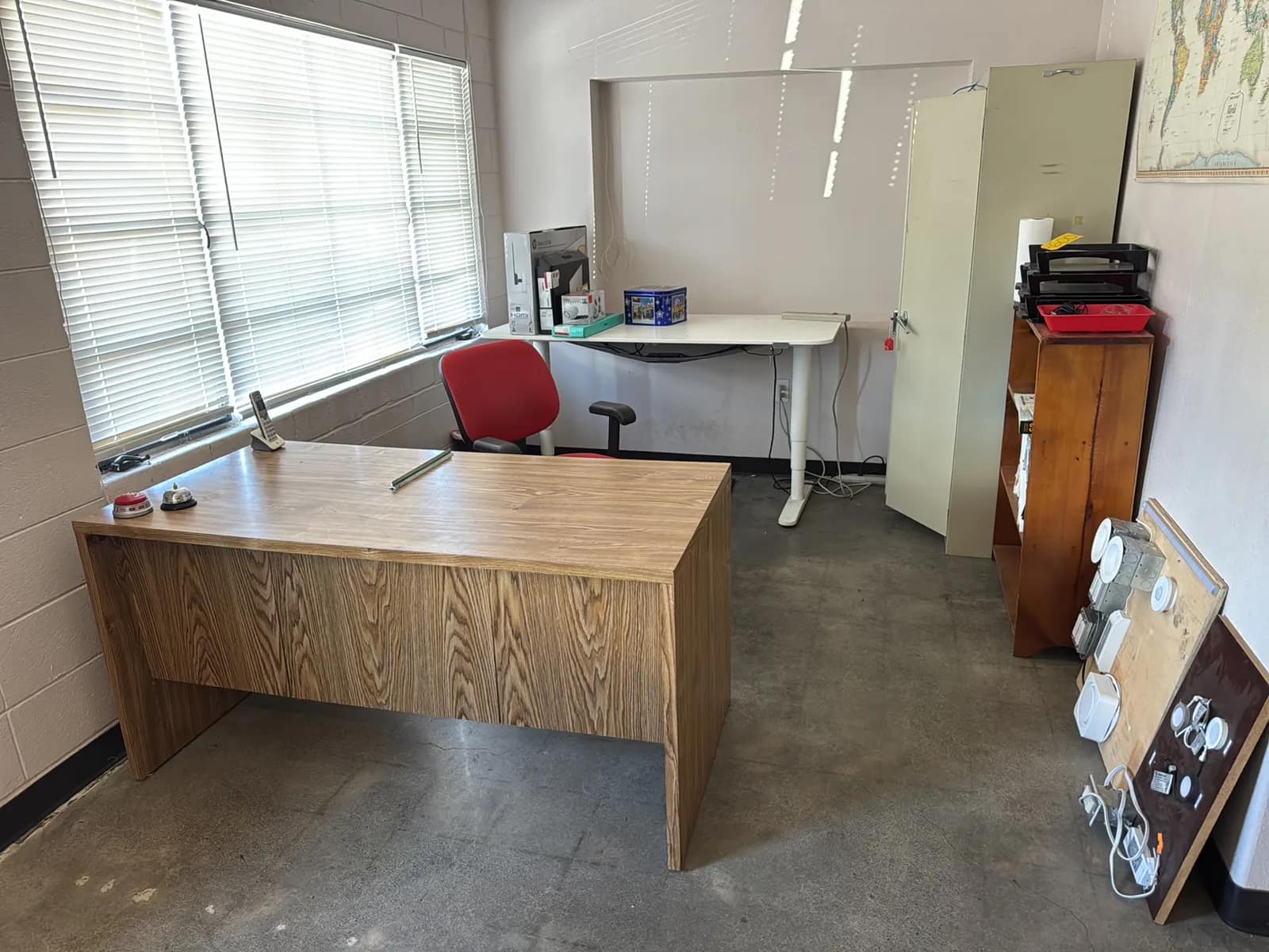 contents-of-office-desks-cabinets-chair-and-table-mufmvzqq
