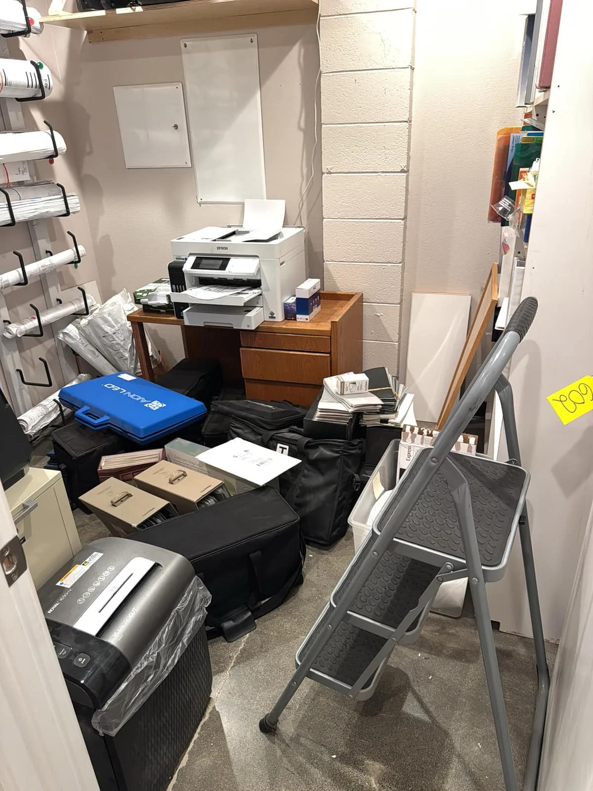 contents-of-room-step-ladder-paper-shredder-desk-printers-office-supplies-931ef3