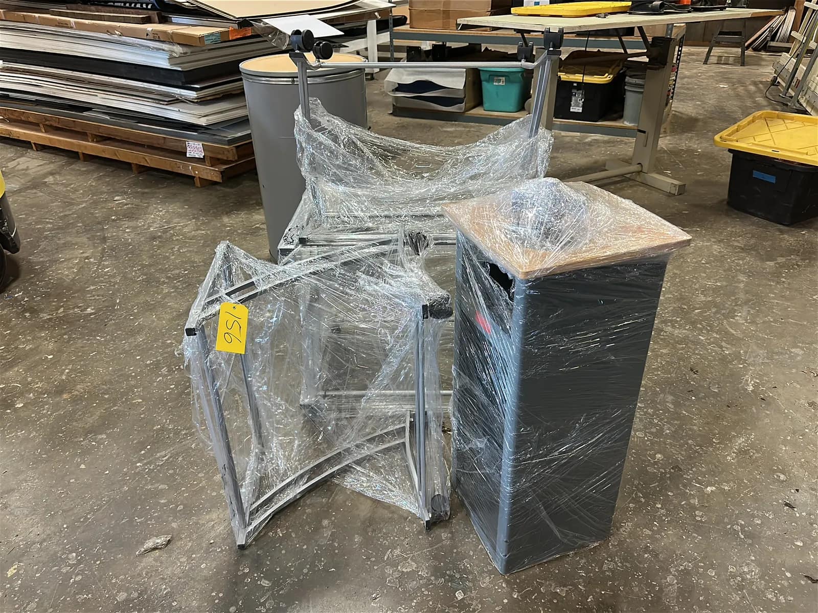 4-assorted-office-furniture-pieces-f7de05