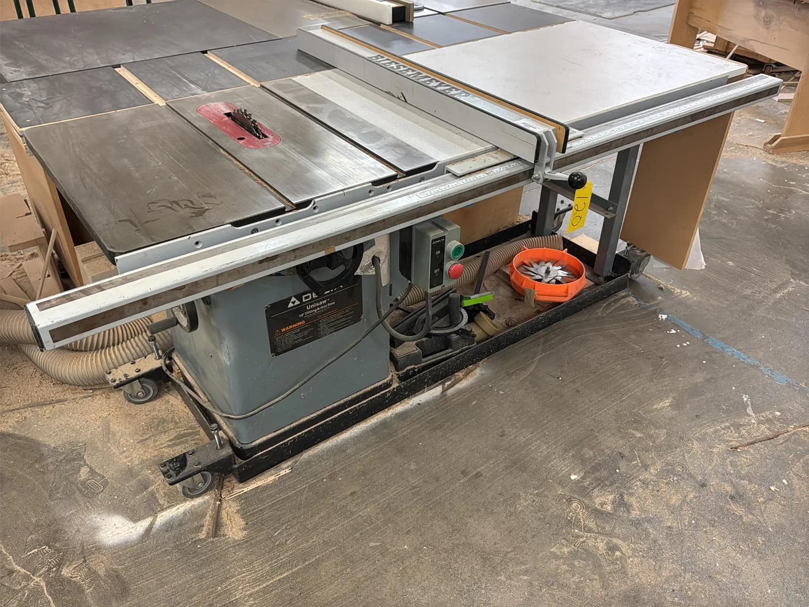 delta-unisaw-10-tilting-arbor-saw-fefbfd