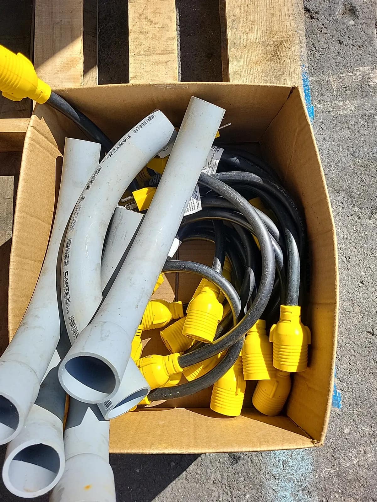 box-of-electrical-adaptors-and-conduit-elbows-ea9607