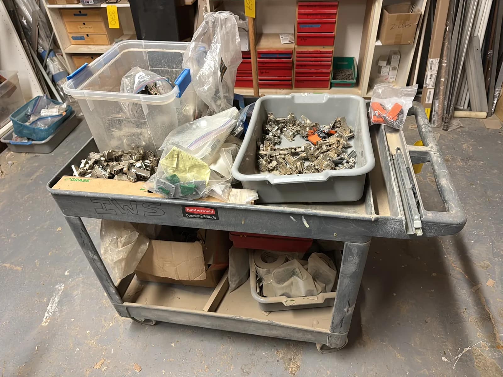 rubermaid-rolling-cart-and-contents-cabinet-hardware-1bc201