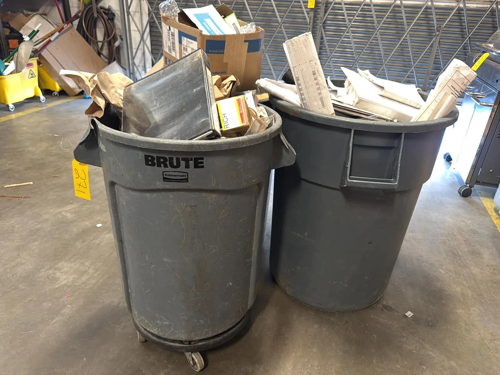 3-garbage-cans-with-contents-mu95i7a4