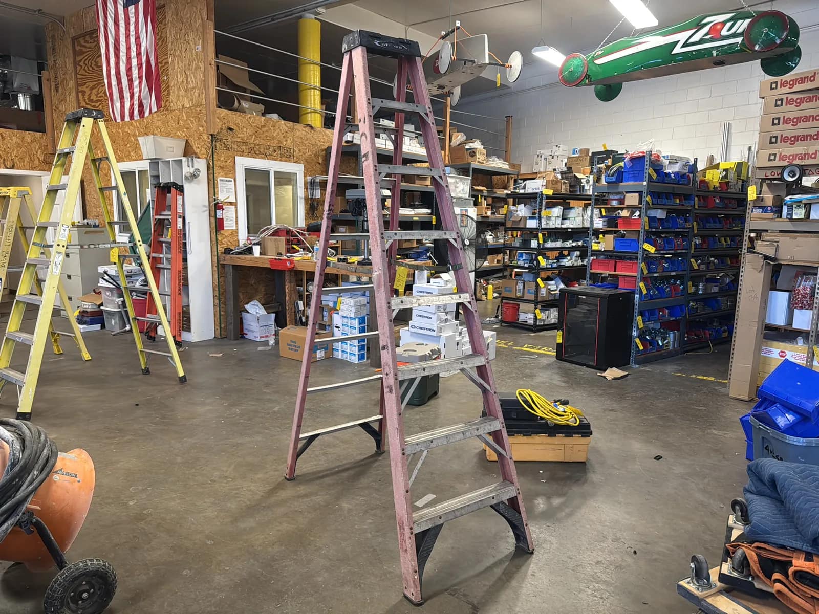 werner-8-folding-ladder-681fd3