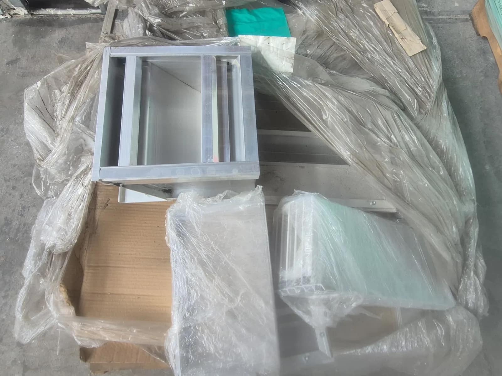 contents-of-pallet-various-galvanized-frame-with-welded-corners-and-mesh-screening-mueekoh4