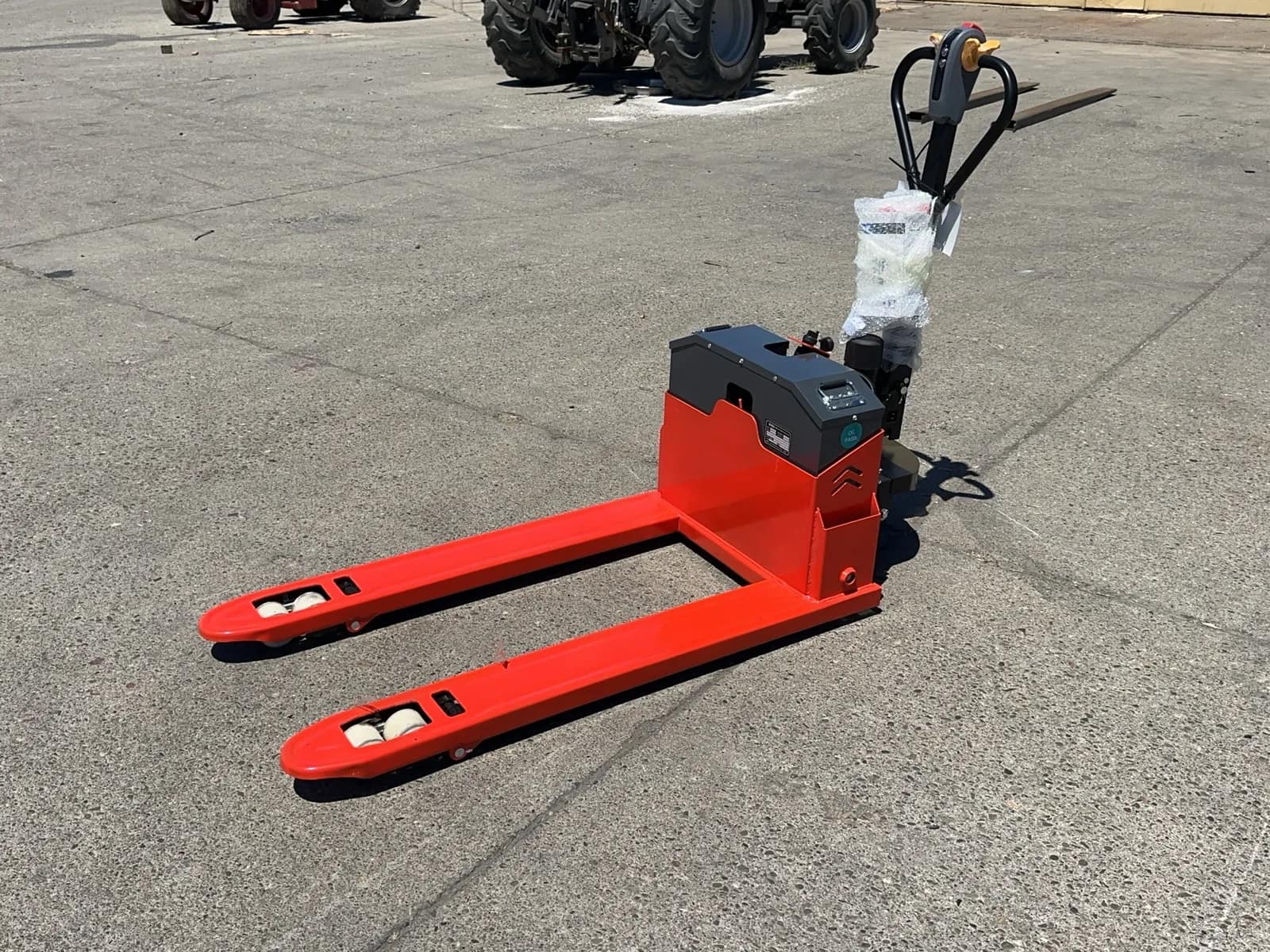 2026-starvox-cbd-30-6600lb-capacity-electric-pallet-jack-unused-mu68svvn