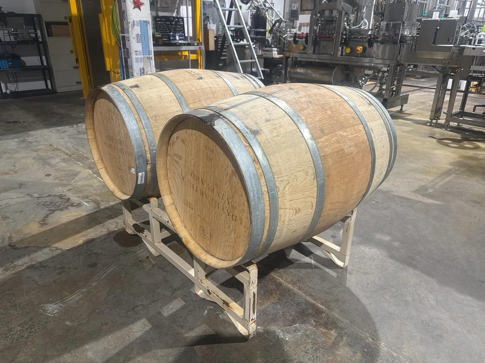 2-2018-wine-barrels-with-barrel-rack-mubkwvsy