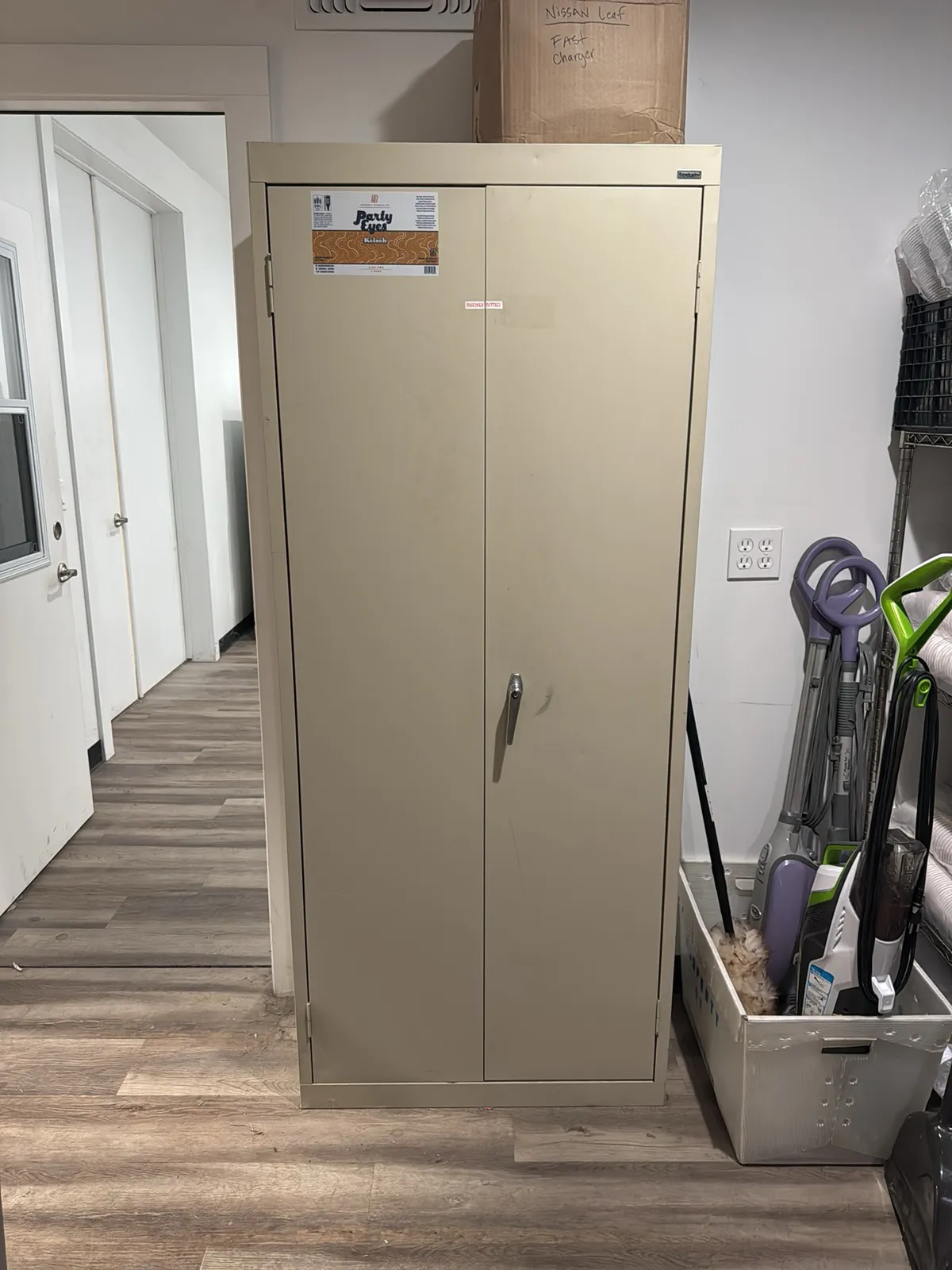 metal-cabinet-contents-not-included-mubowtjx