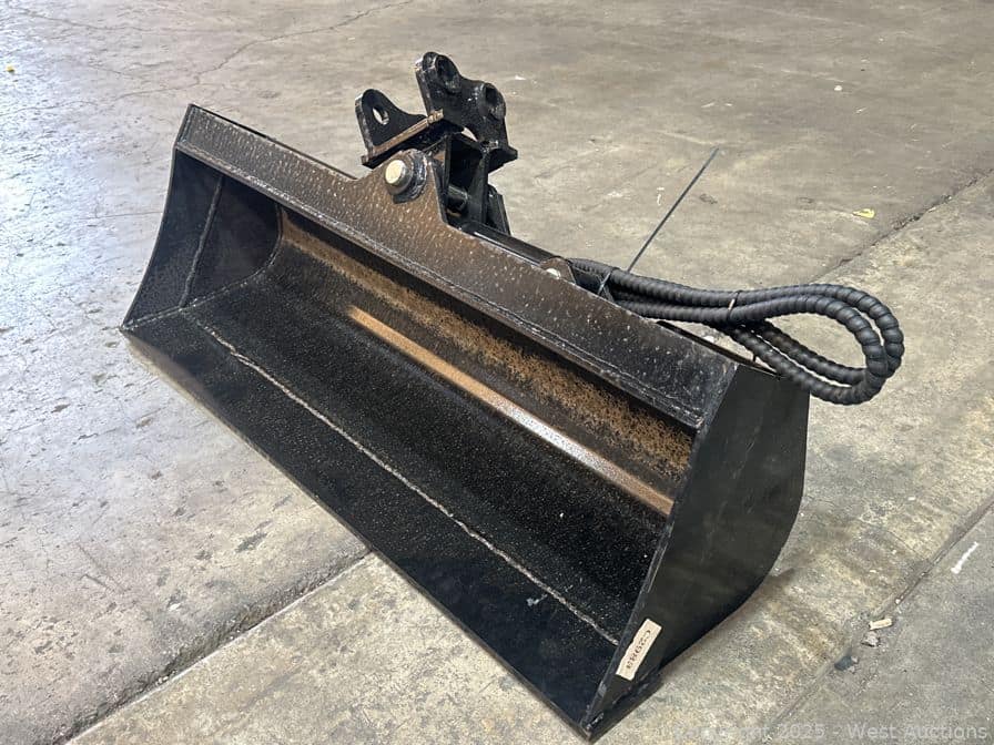 2026-future-40-tilting-excavator-bucket-fit-to-1-3-ton-excavator-unused-mug6t9x7