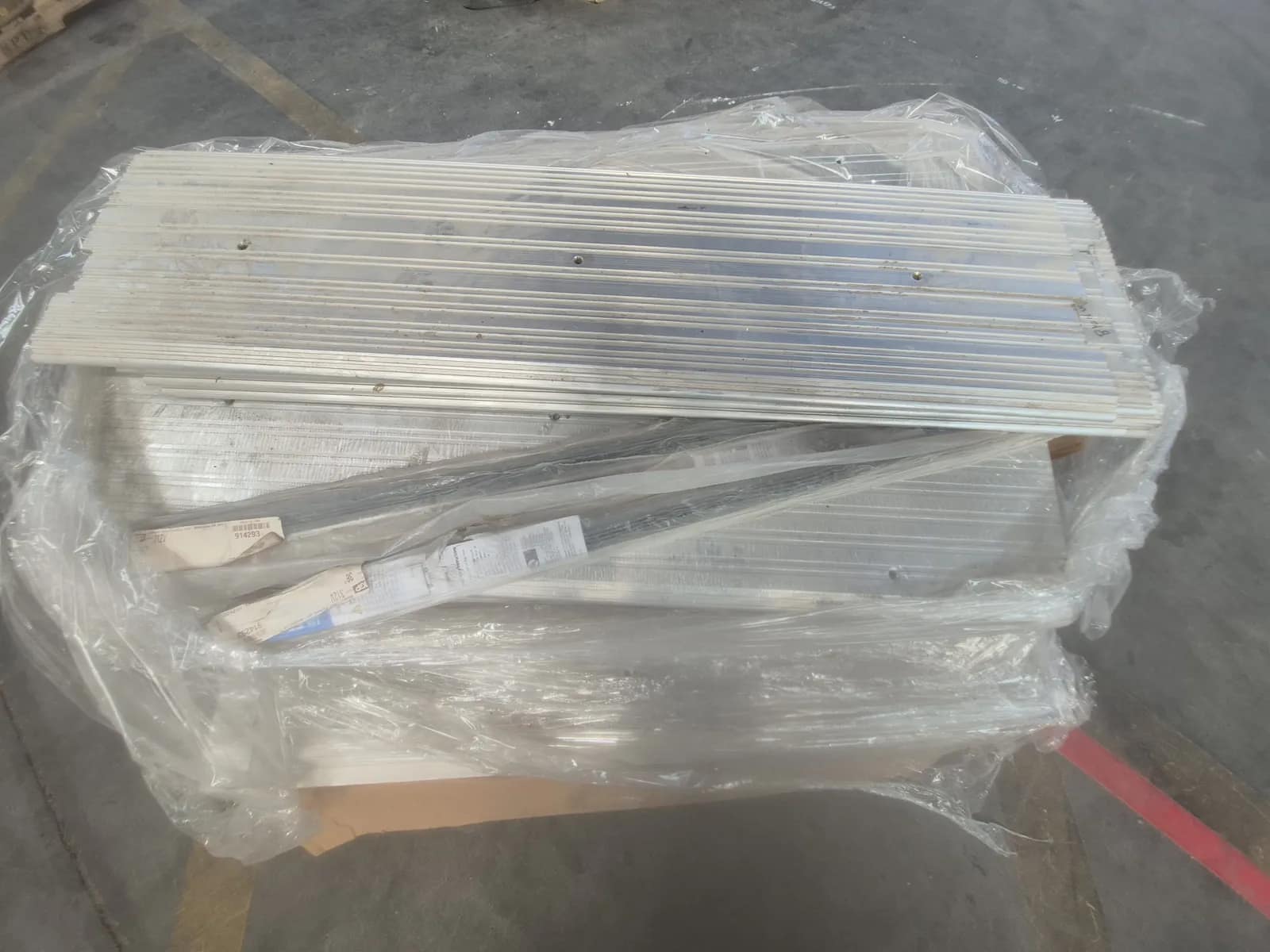 contents-of-pallet-assortment-of-entry-door-threshold-adc8c8