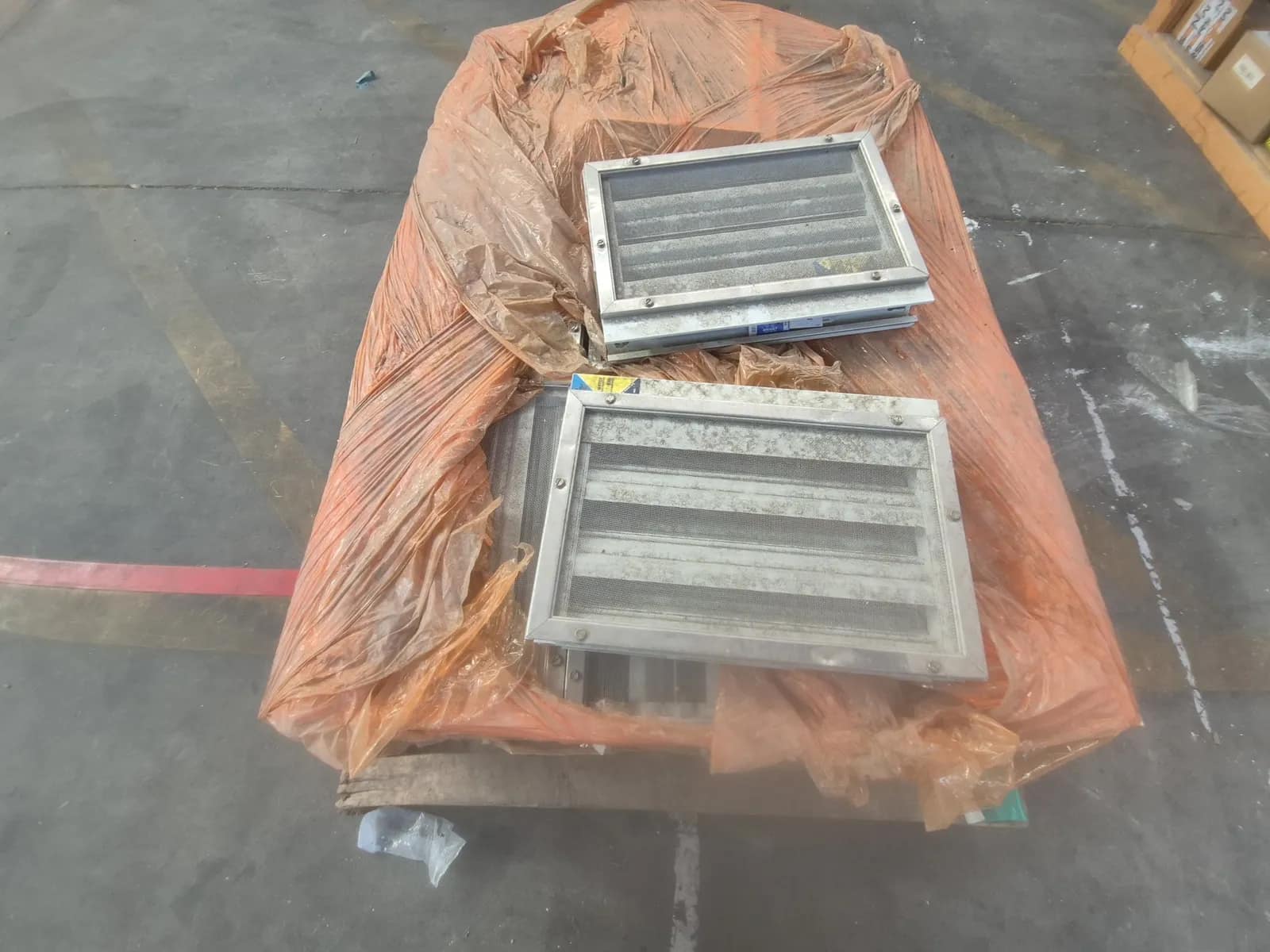 approximately-55-extruded-louver-e6fb3e