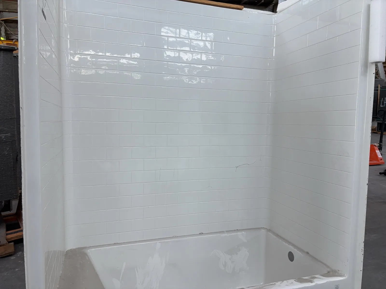 1-right-handed-tubshower-6032-mufrno4p