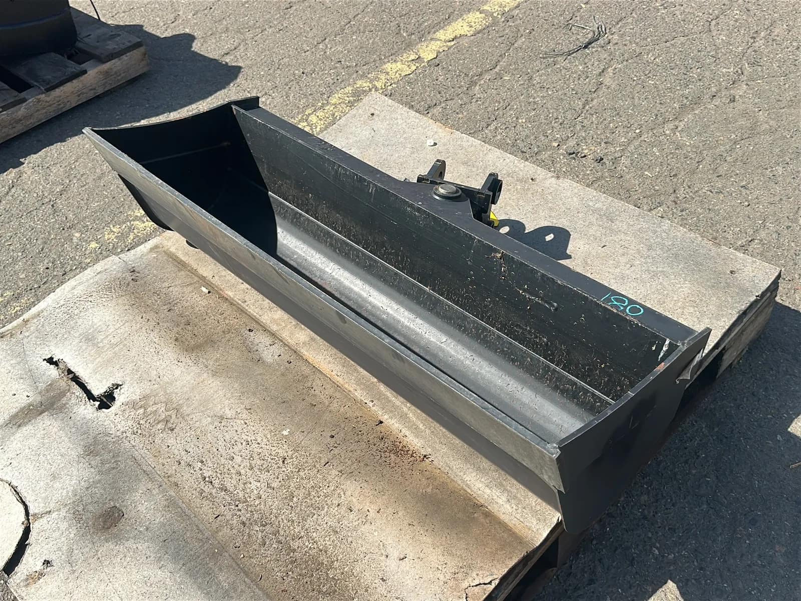 3-mini-excavator-tilt-bucket-mughouke