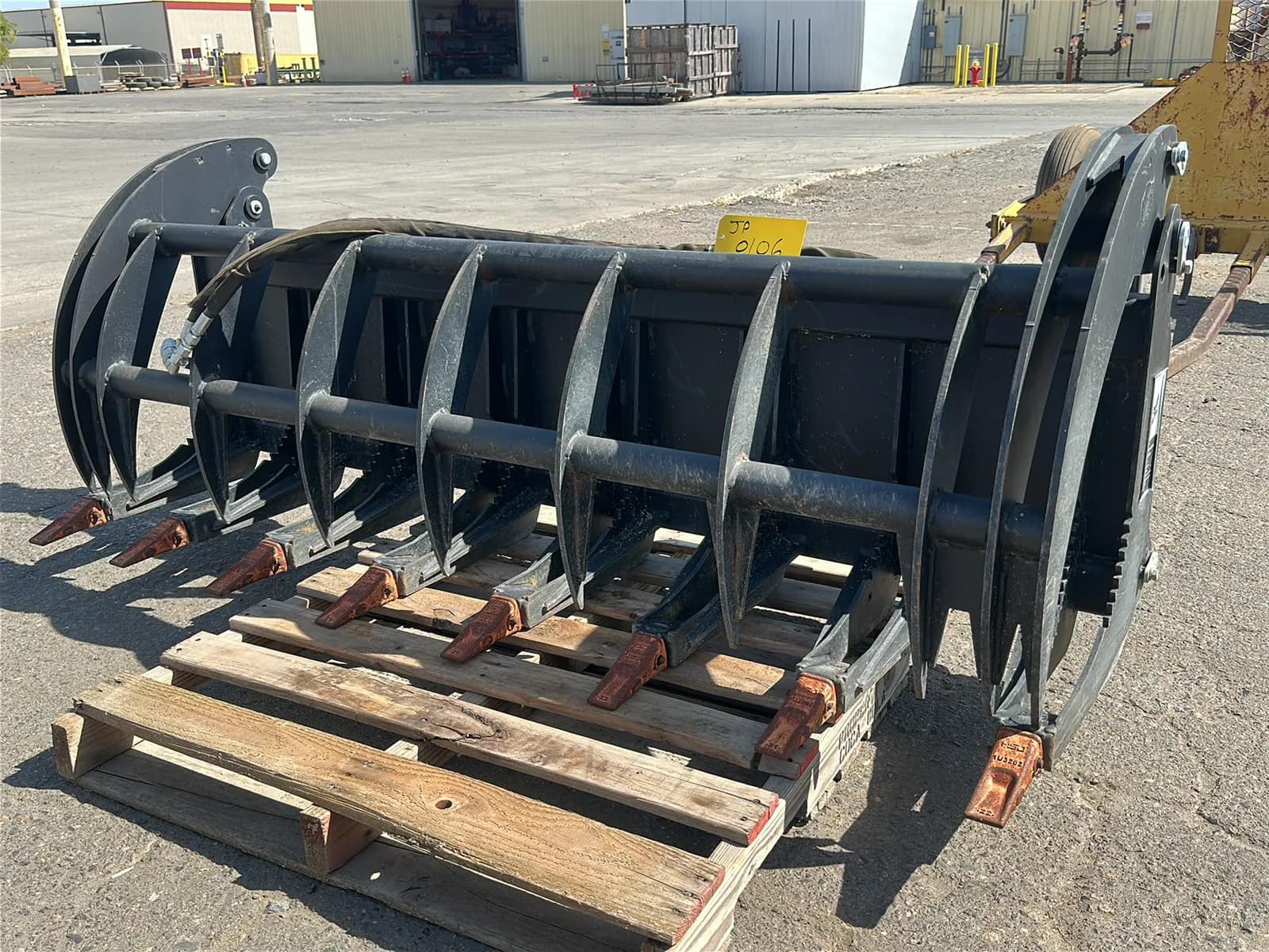 2023-78-heavy-grass-fork-grapple-mughout1