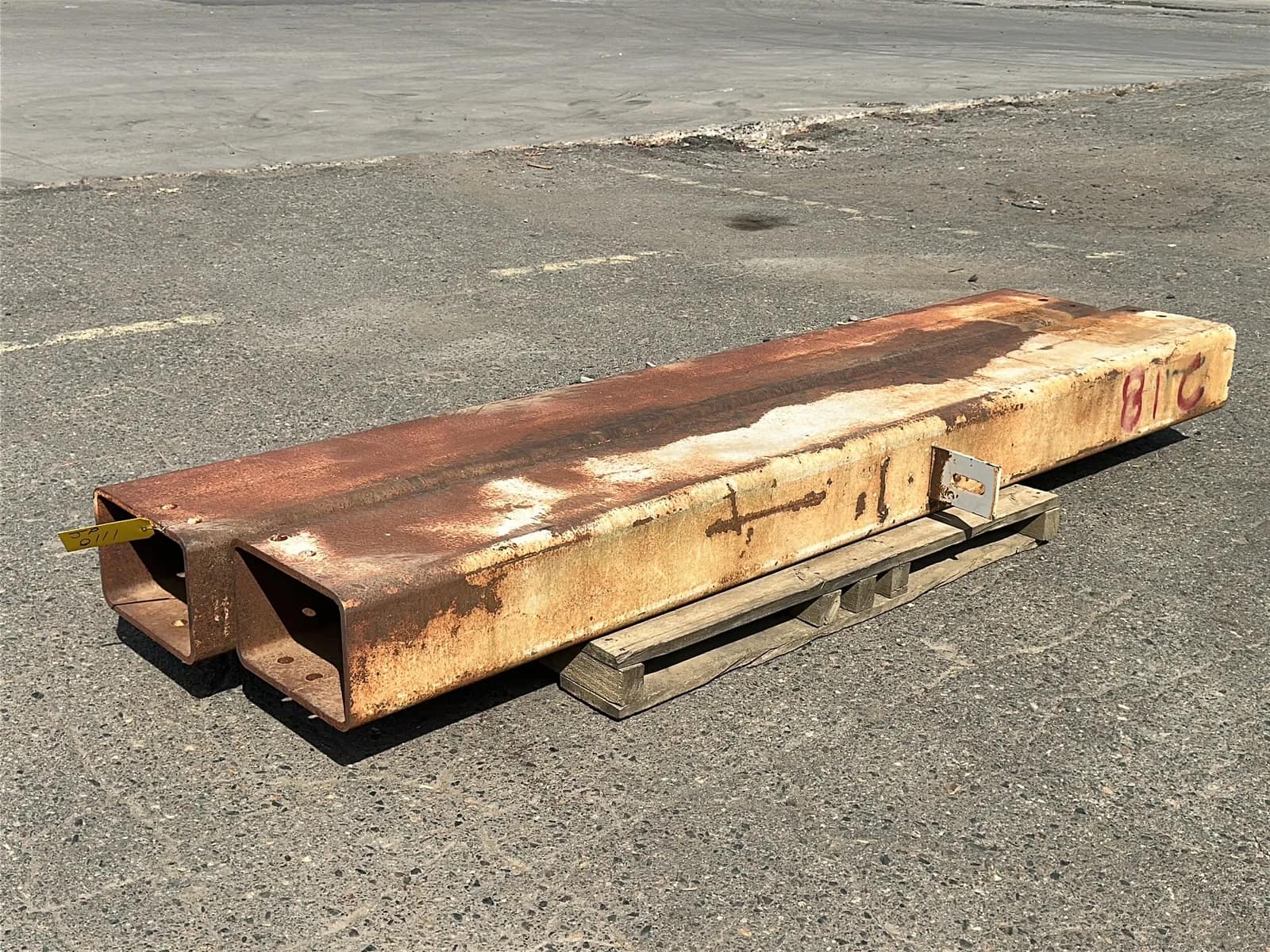 contents-of-pallet-3-pieces-of-steel-mughovac