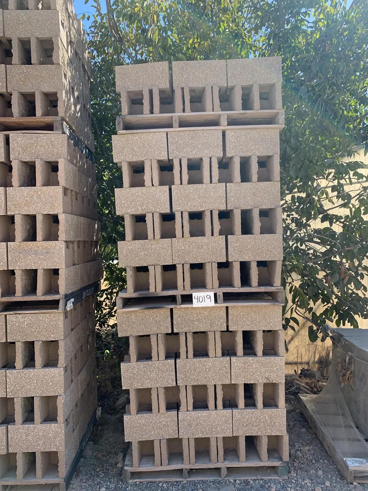 (2) Pallets 8x8x16 Split One Side Open End Bond Beam Tan, photo 2 of 3