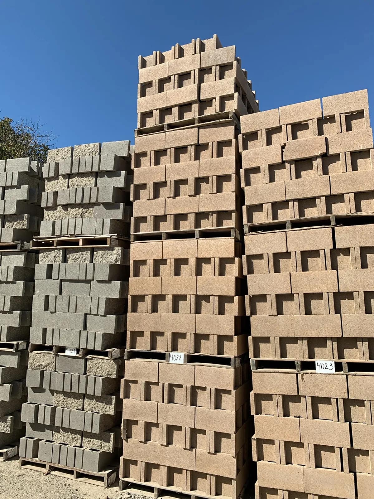 (3.5) Pallets 10x8x16 H Block Tan, photo 3 of 3