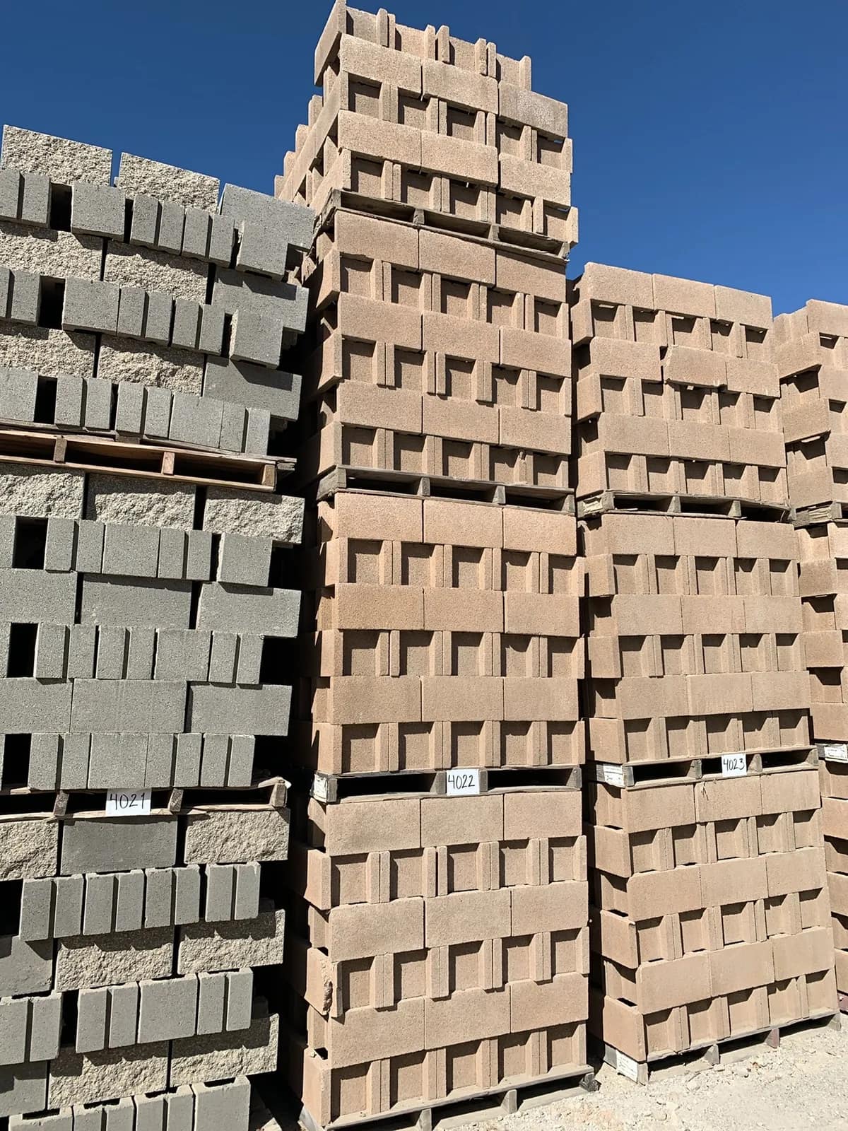 (3.5) Pallets 10x8x16 H Block Tan, photo 2 of 3