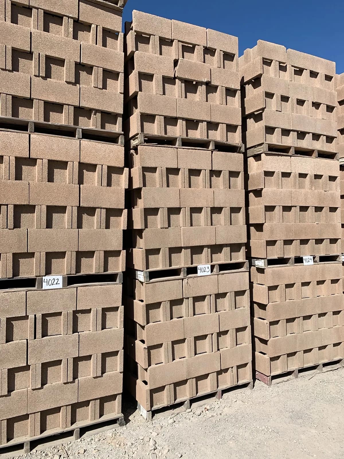 (3) Pallets 10x8x16 H Block Tan, photo 2 of 3