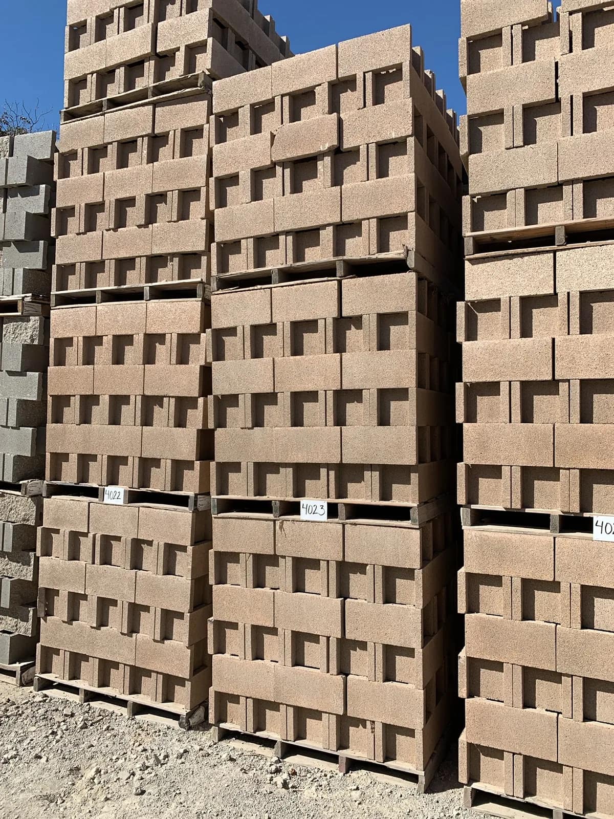 (3) Pallets 10x8x16 H Block Tan, photo 3 of 3