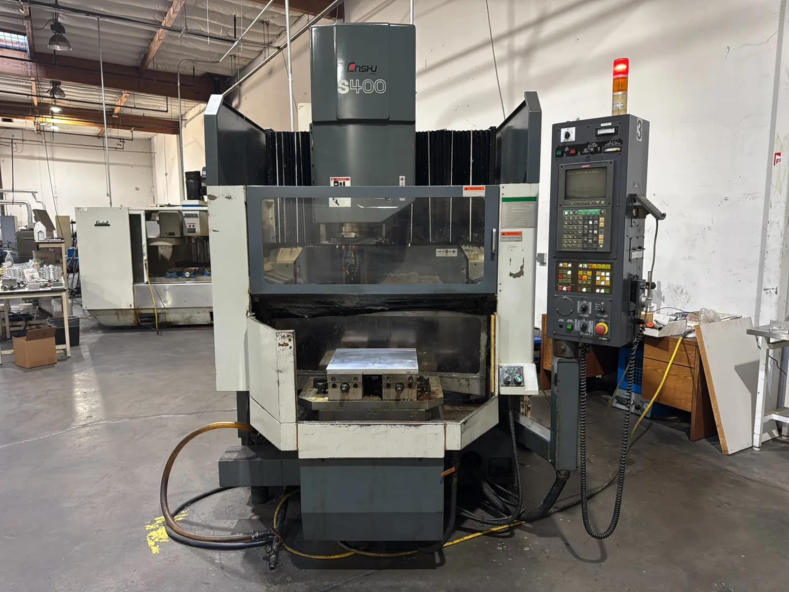 enshu-s400-cnc-vertical-machining-center-with-turbo-conveyor-mupqp3ix
