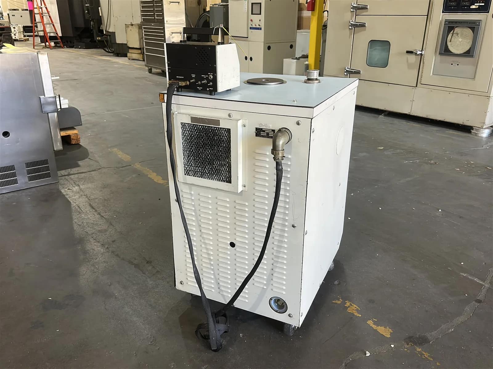 Veeco MS-170 Leak Detector, photo 7 of 8