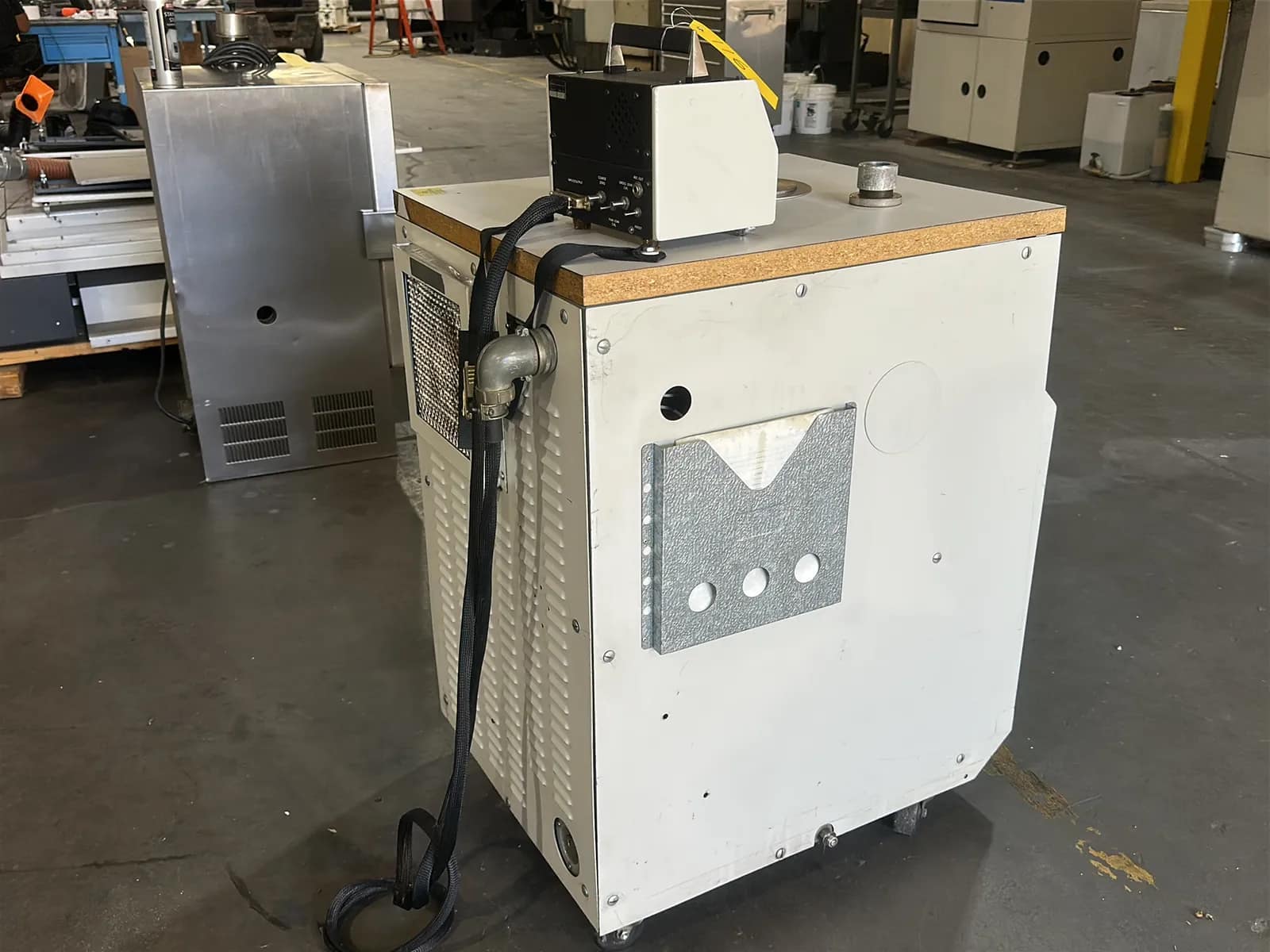 Veeco MS-170 Leak Detector, photo 6 of 7
