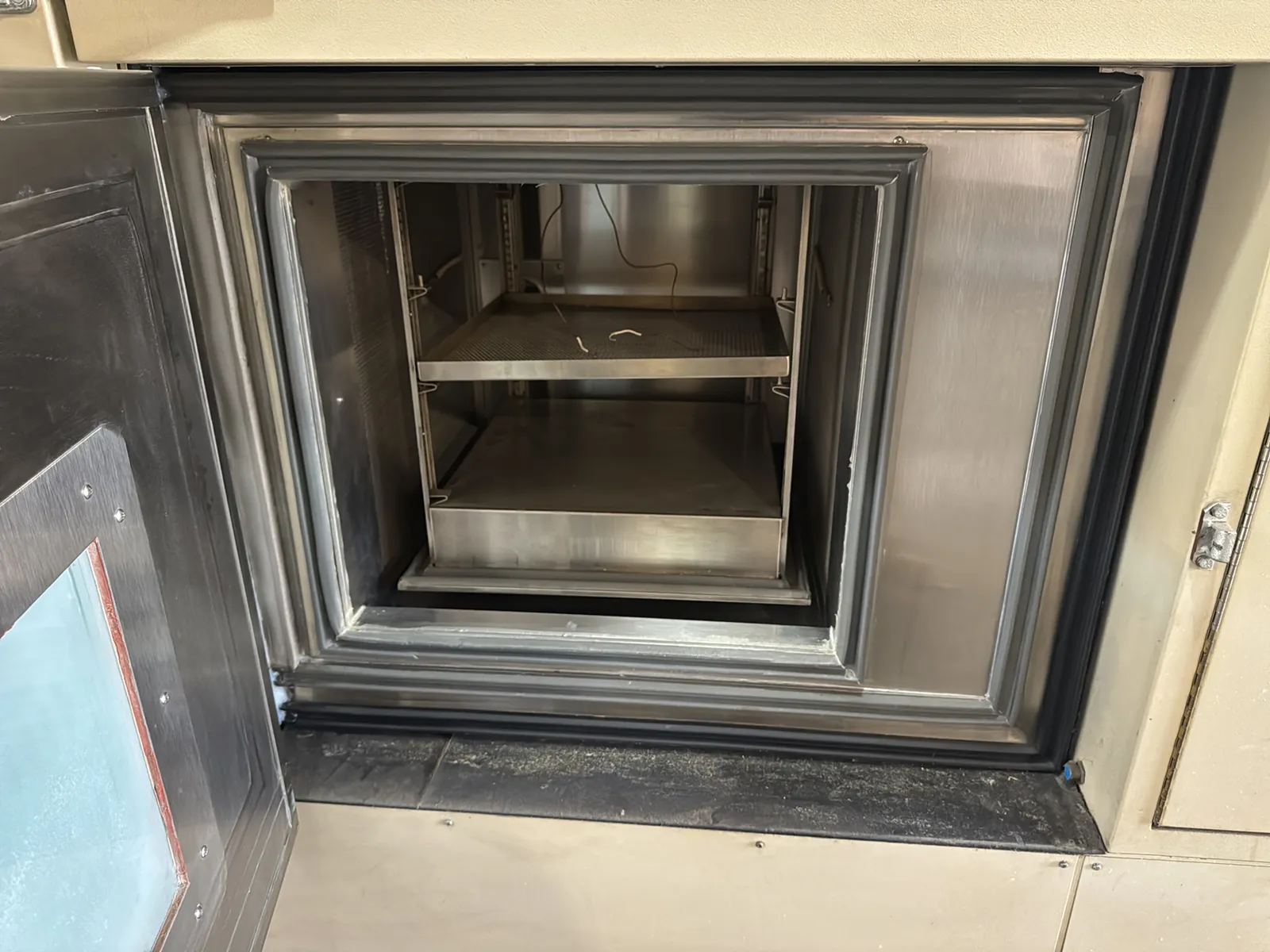 CSZ Temperature Cycling Chamber, photo 15 of 38