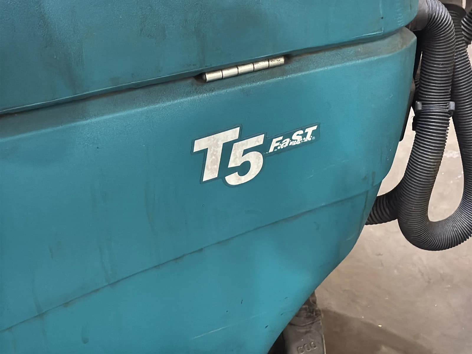 Tennant T5 Floor Cleaner, photo 3 of 15