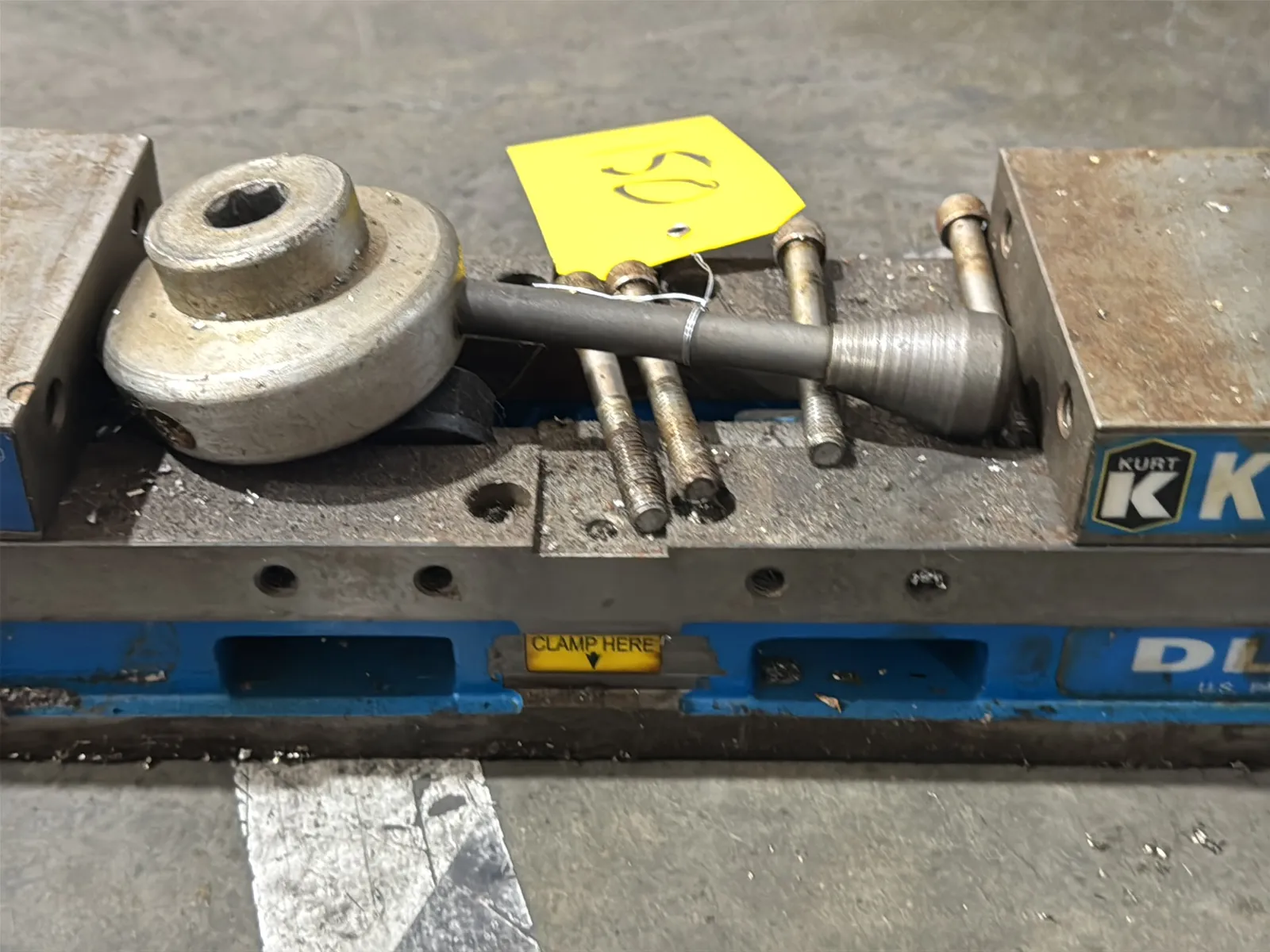Kurt DL430 4” Vise, photo 3 of 7