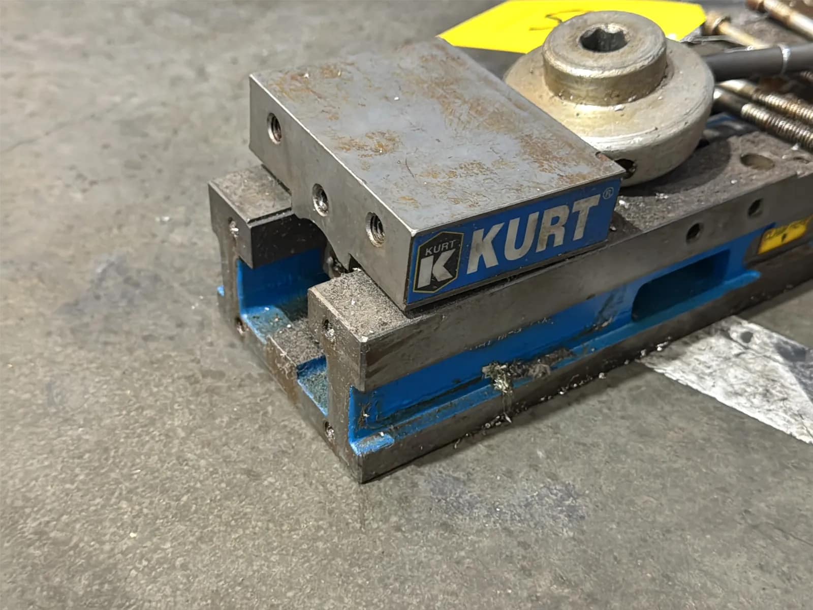 Kurt DL430 4” Vise, photo 5 of 7