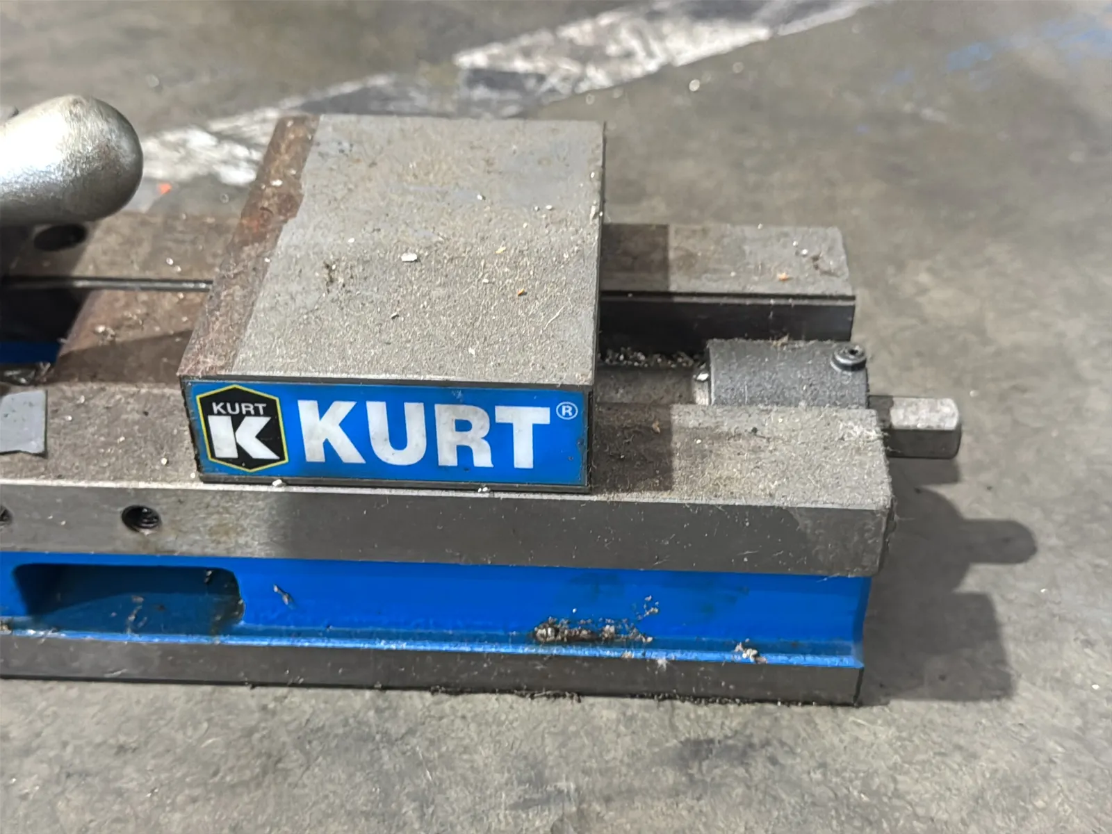 Kurt 4” Machinist Vise, photo 2 of 5